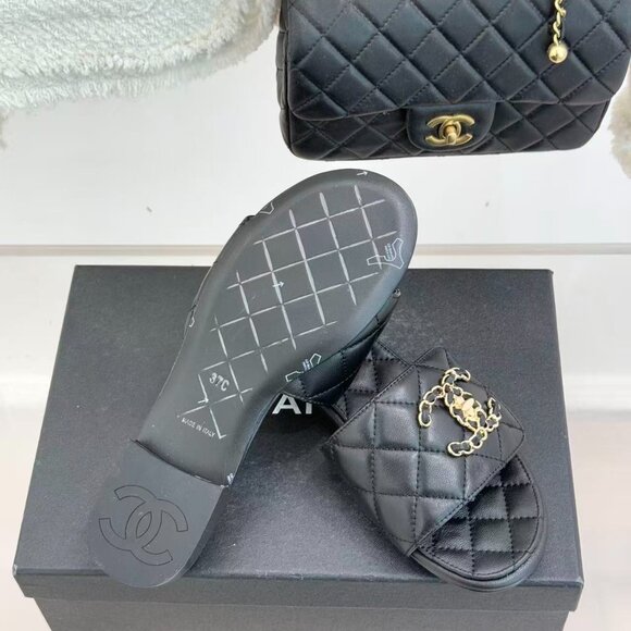 Chanel Slides - Picture 7 of 7